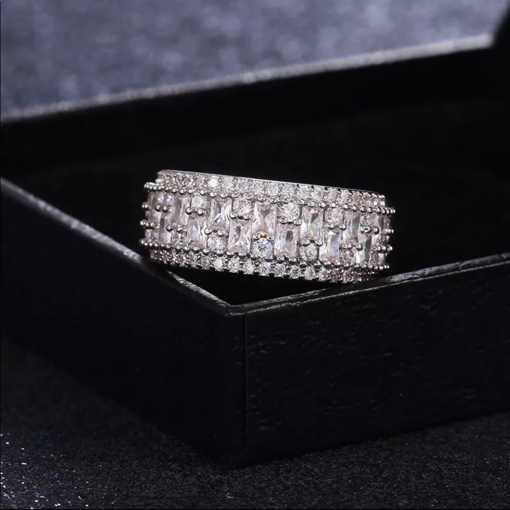 New Luxury 925 Silver Diamond Ring - Picture 7 of 7